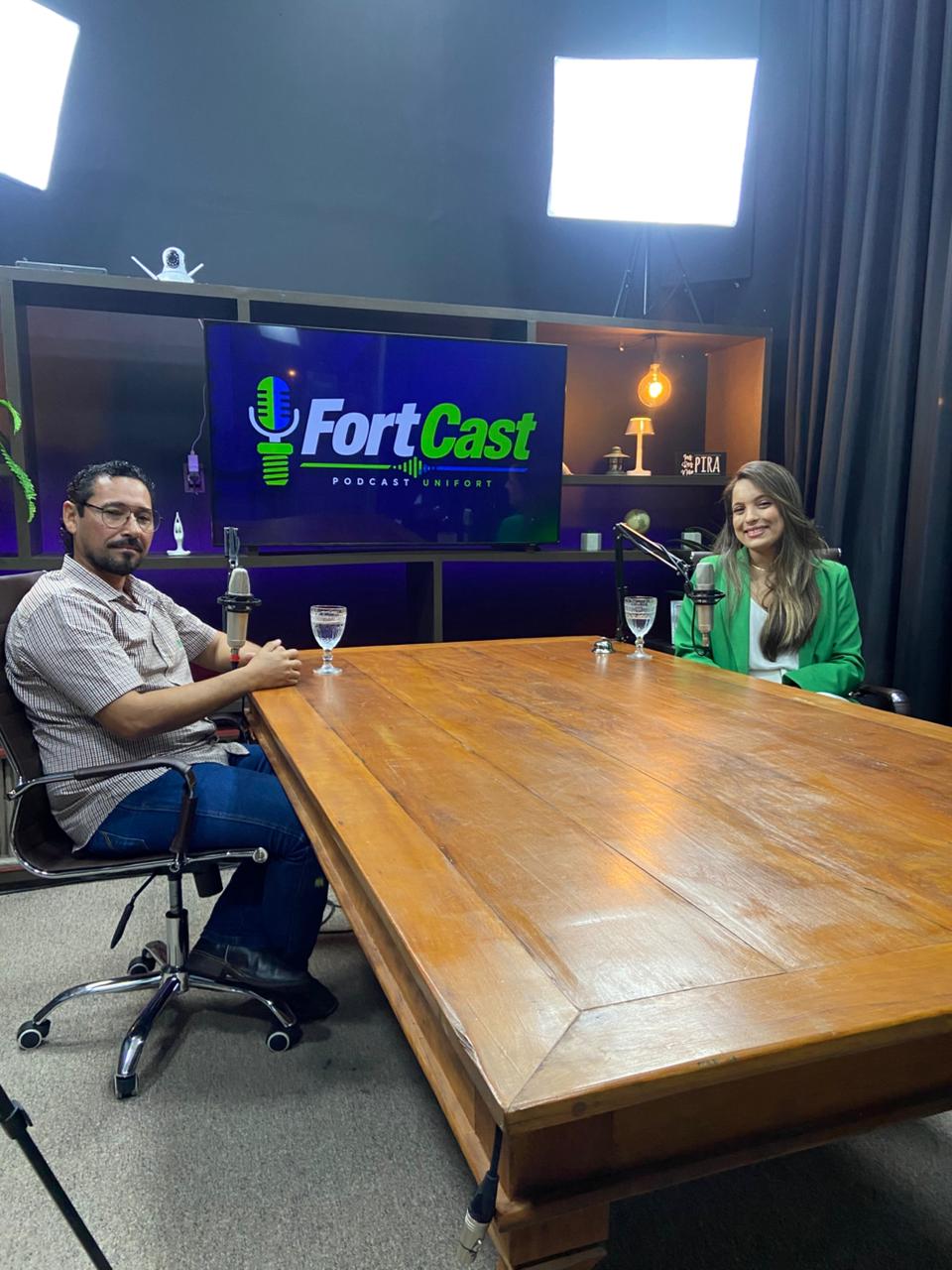 Isadora e Junqueira na gravação do primeiro episódio do FortCast